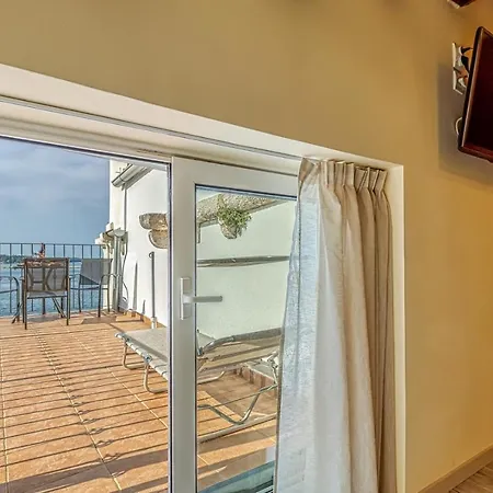 Nikola Apartment